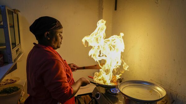 Chef and owner Mark Kioko works in the kitchen of his restaurant in Kitengela, on the outskirts of the capital Nairobi, Kenya, Monday, April 17, 2023. - Sputnik Africa