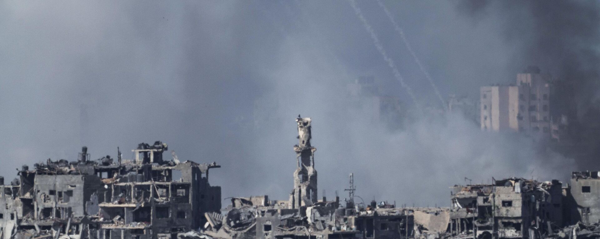 Smoke rises following an Israeli airstrike in the Gaza Strip, as seen from southern Israel, Friday, Nov. 10, 2023. (AP Photo/Leo Correa) - Sputnik Africa, 1920, 10.11.2023