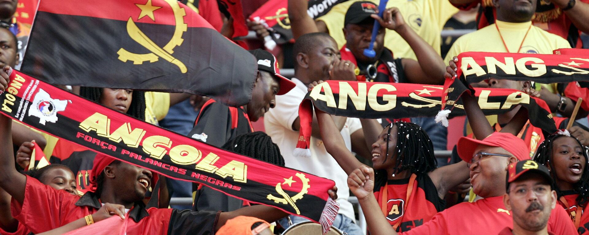 Fans of Angola cheer prior to the Group D match between Angola and Portugal at the soccer World Cup 2006 at World Cup Stadium in Cologne, Germany, Sunday, June 11, 2006.  - Sputnik Africa, 1920, 11.11.2023