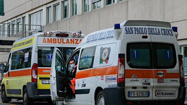 An ambulance driver waits as vehicles line up outside the main emergency access, which also admits people with COVID-19, at the Policlinico di Tor Vergata hospital in Rome on November 12, 2020. - Sputnik Africa