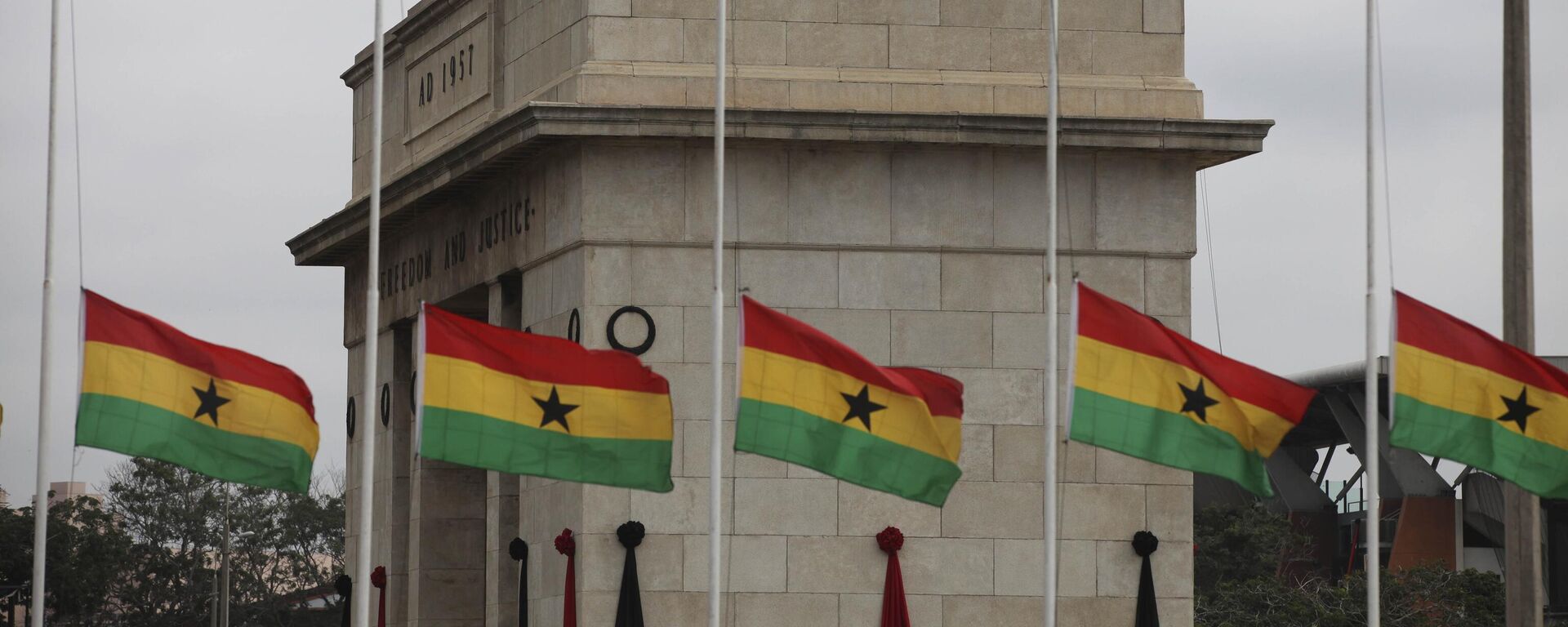 Ghanaian soldiers stand guard on top of the independence tower during the funeral of late Ghanaian President, Johns Evans Atta Mills in Accra, Ghana, Friday, Aug. 10, 2012. - Sputnik Africa, 1920, 11.05.2024
