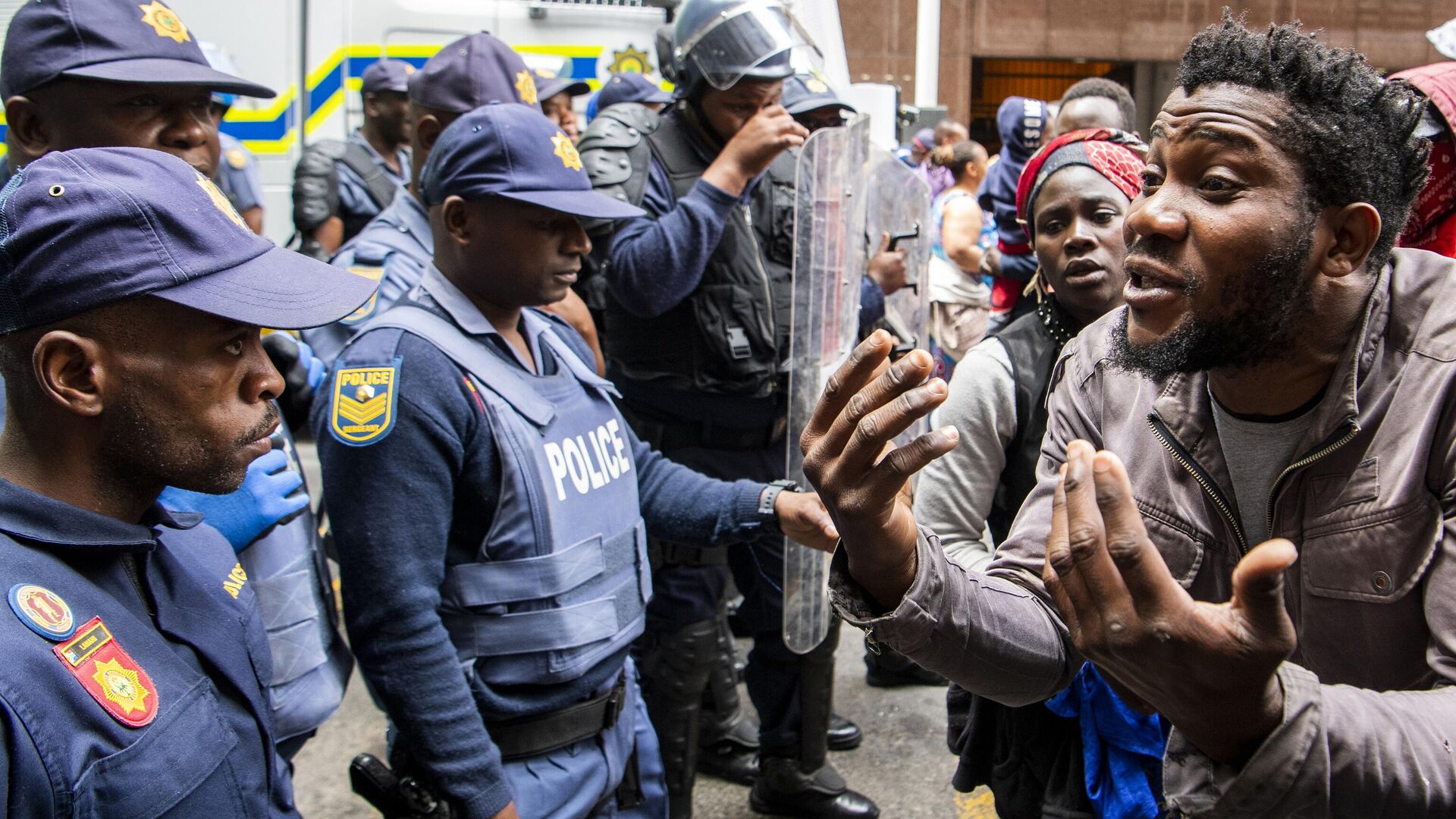 In this Wednesday, Oct. 30, 2019 file photo police clash with protesters outside the U.N. refugee agency's offices in Cape Town, South Africa. - Sputnik Africa, 1920, 13.11.2023