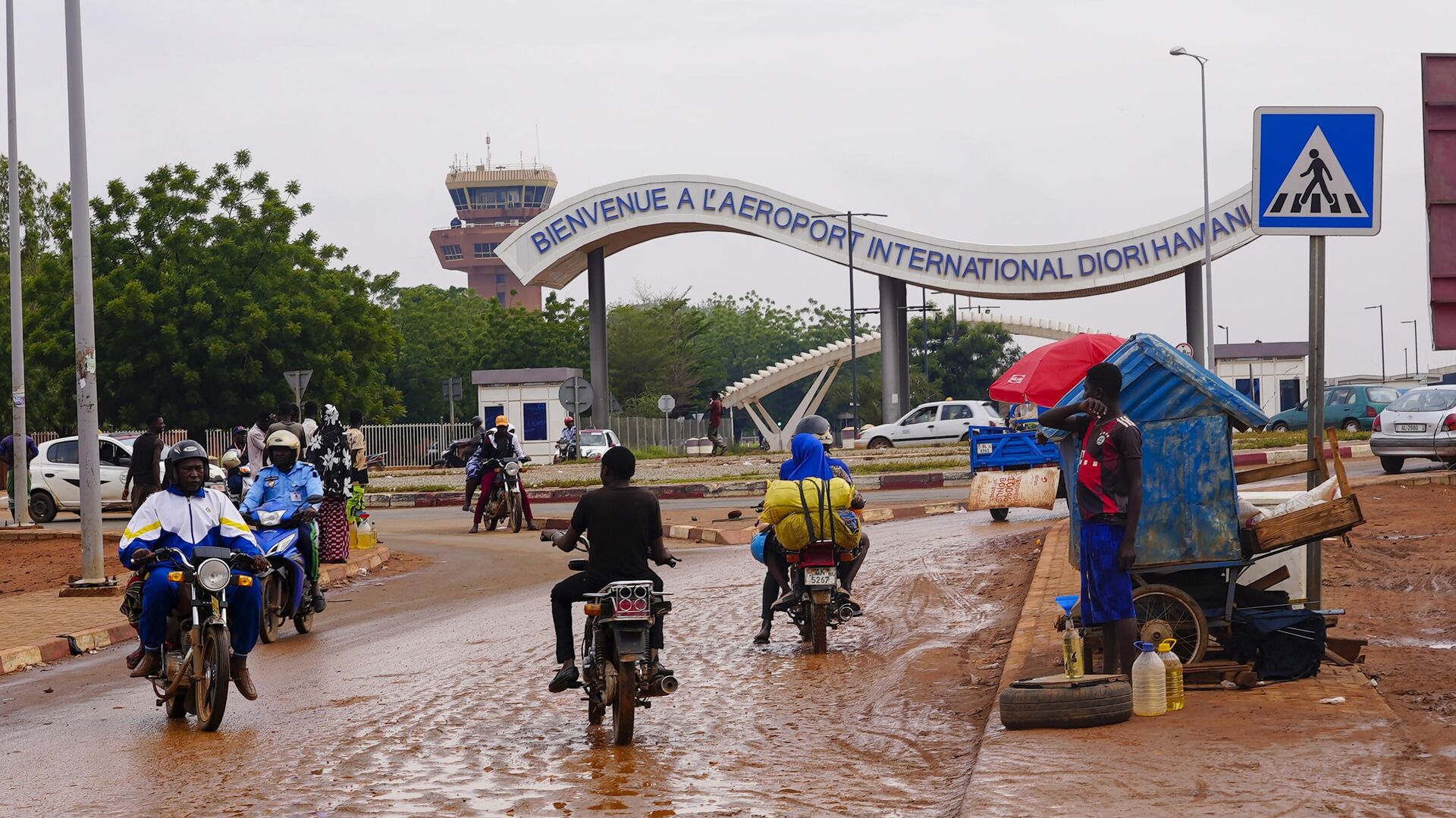 Motorcyclists ride by the entrance of the airport in Niamey, Niger, Tuesday, Aug. 8, 2023. - Sputnik Africa, 1920, 15.11.2023