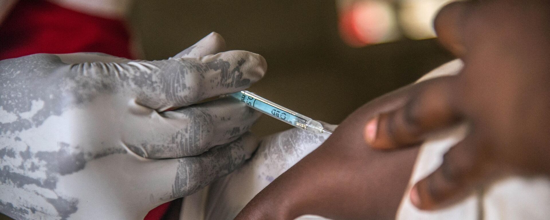 A toddler undergoes a measles vaccination at a centre in Temba, near Seke Banza, western DR Congo on March 3, 2020. - Sputnik Africa, 1920, 17.11.2023