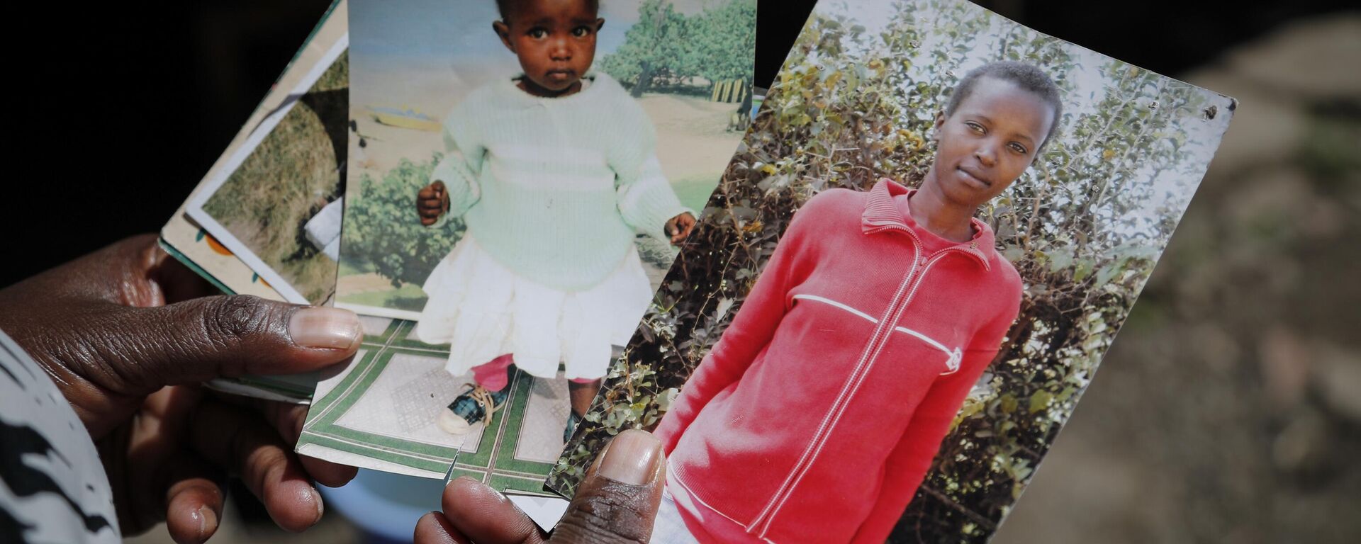 Rose Wanyua Wanjiku, elder sister to Agnes Wanjiru, 20, who was allegedly killed by a British soldier in 2012, holds photographs of Agnes, at Rose's house in the Majengo informal settlement in Nanyuki, Kenya  - Sputnik Africa, 1920, 17.11.2023