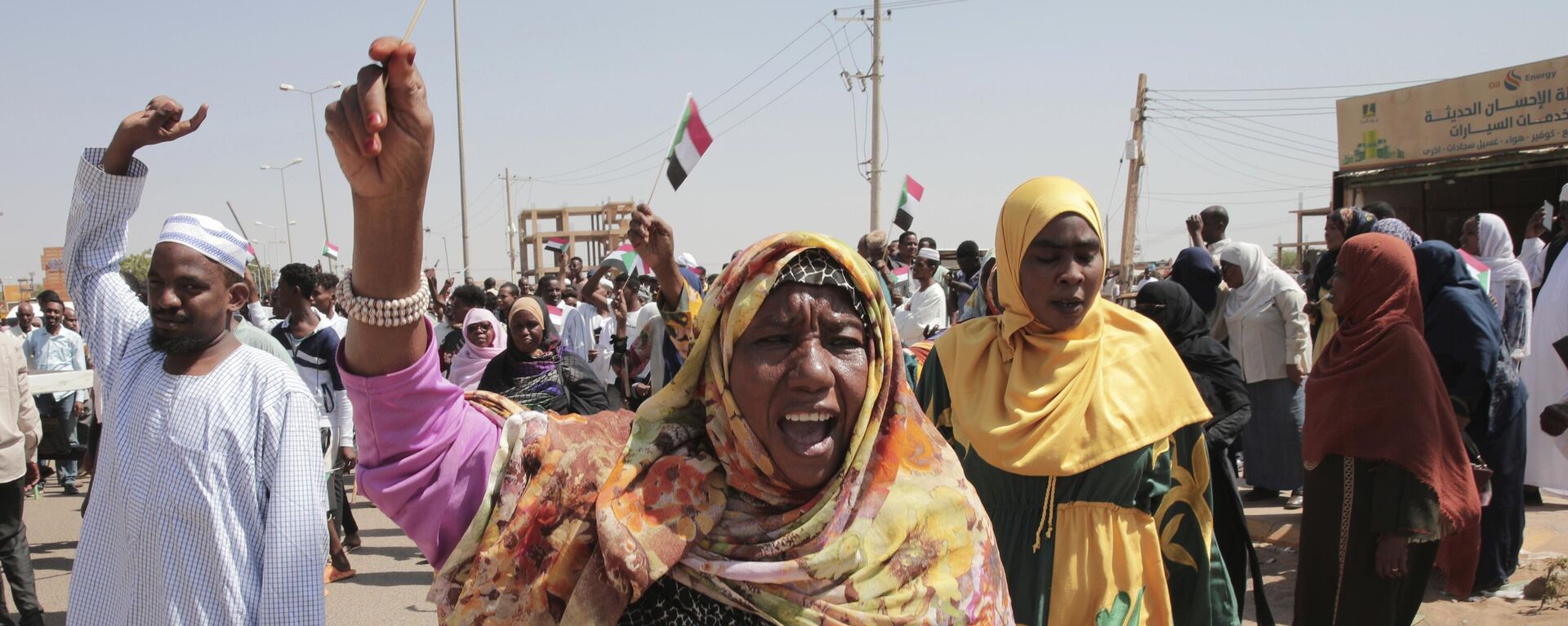 Dozens of people gather in front of the office of the United Nations Integrated Transition Assistance Mission in Sudan (UNITAMS) in support of Sudan's military leaders, in Khartoum, Sudan, Saturday, Oct. 29, 2022. - Sputnik Africa, 1920, 18.11.2023