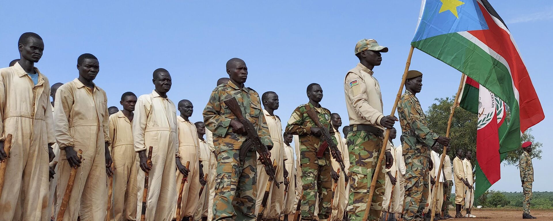 Military trainees parade during the visit of the defense minister to a military training center in Owiny Ki-Bul, Eastern Equatoria, South Sudan on June 27, 2020. - Sputnik Africa, 1920, 18.11.2023