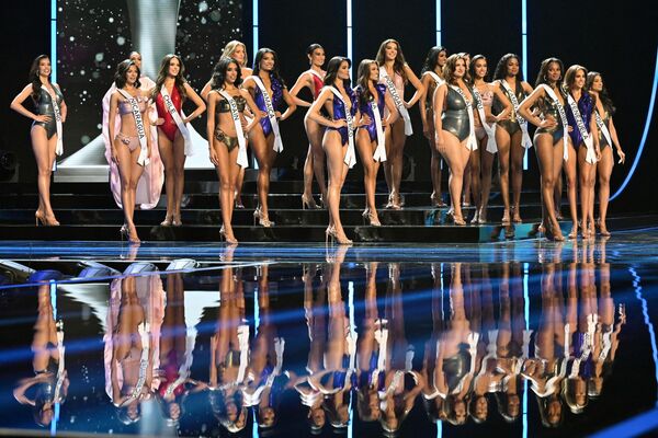 Contestants for Miss Universe 2023 pose on stage during the 72th edition of the Miss Universe pageant, in San Salvador on November 18, 2023. - Sputnik Africa