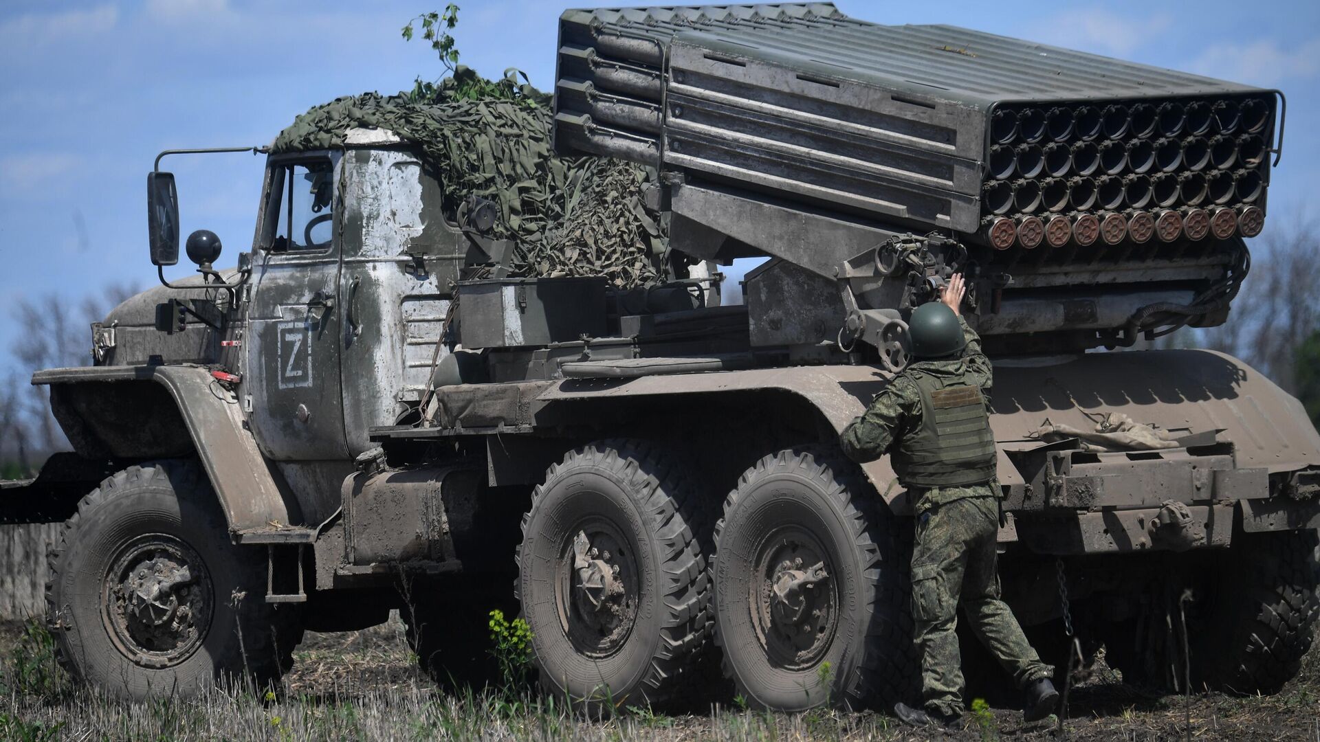 Russia's Tornado-G MLRS is seen in the special operation zone. File photo Russia's Tornado-G MLRS is seen in the special operation zone. File photo - Sputnik Afrique, 1920, 14.06.2026