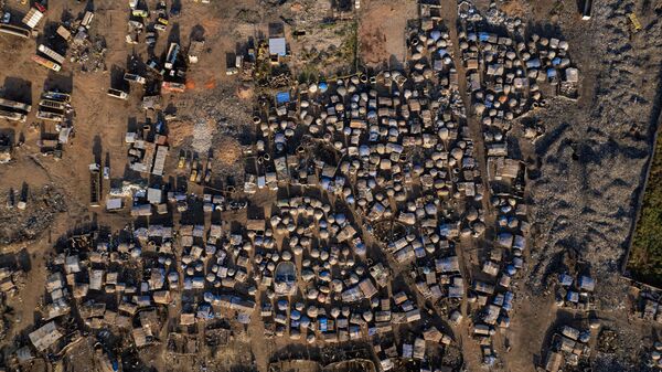 This aerial view shows the Faladie internally displaced people (IDP) camp in Bamako on November 9, 2022. People fleeing a decade-long conflict in Mali take refuge at the Faladie IDP camp.  - Sputnik Africa