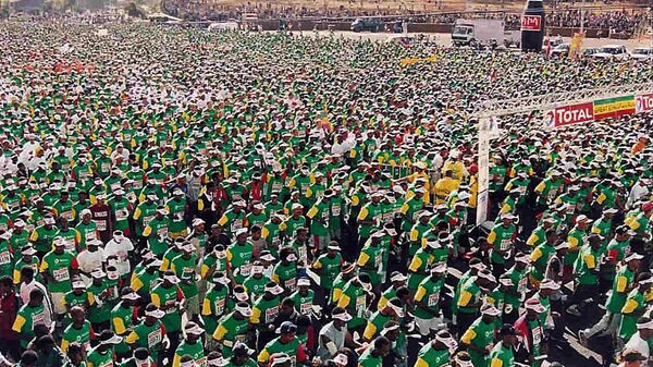 Thousands of runners at the start of the Great Ethiopian Run in Addis Ababa, Ethiopia on Sunday, Nov. 30, 2003.  - Sputnik Africa