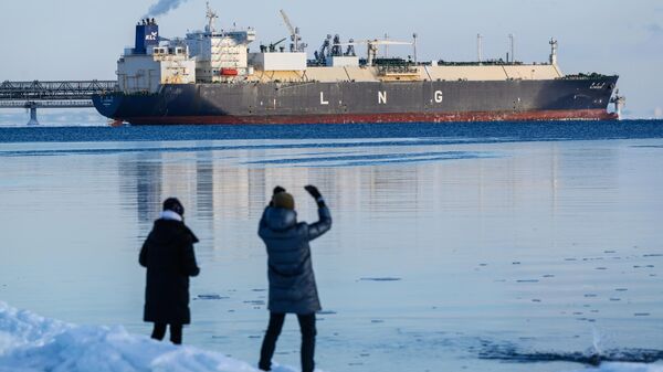 Gas tanker K.Jasmine at the berth of a liquefied natural gas (LNG) plant in the village of Prigorodnoye, Sakhalin Region, Russia - Sputnik Africa