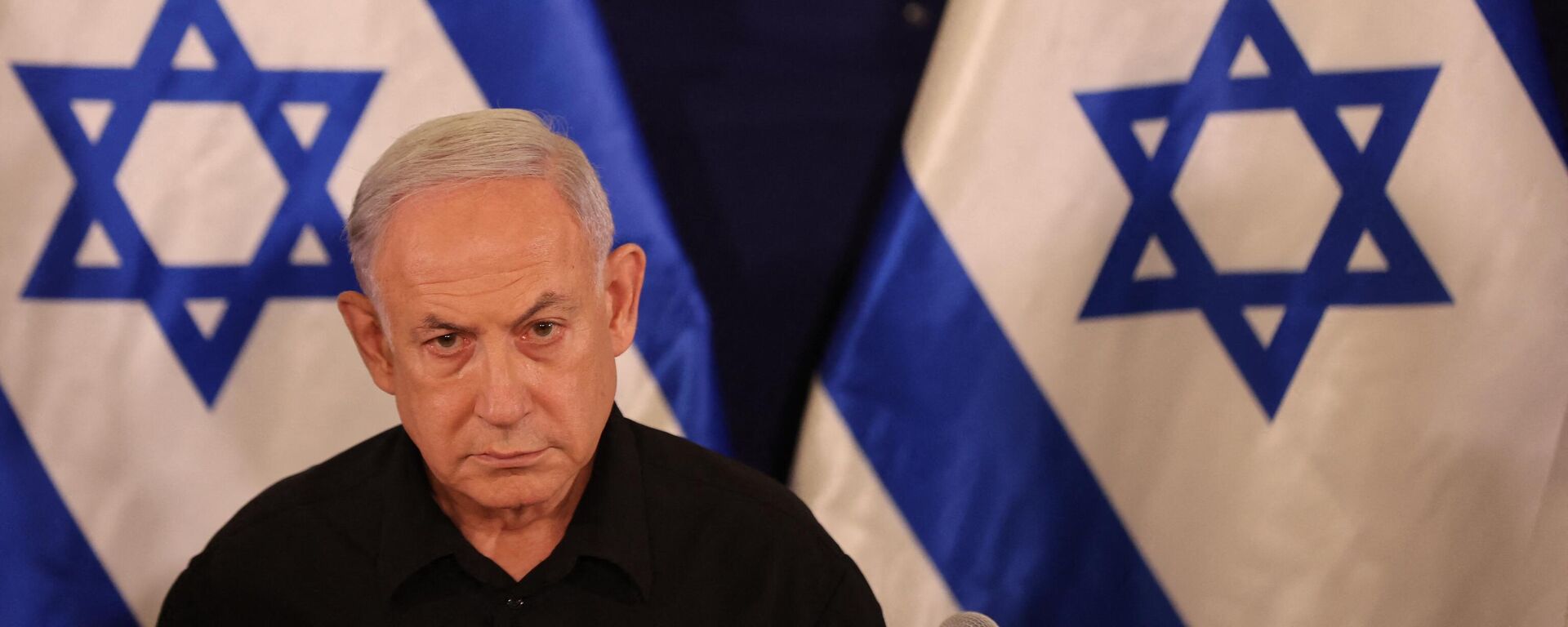 Israeli Prime Minister Benjamin Netanyahu speaks during a press conference in the Kirya military base in Tel Aviv on October 28, 2023 amid ongoing battles between Israel and the Palestinian group Hamas. - Sputnik Africa, 1920, 20.11.2023