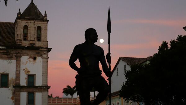 Bronze sculpture of Zumbi dos Palmares, hero of the black resistance against slavery, installed in Praca de Se, Salvador de Bahia - Sputnik Africa