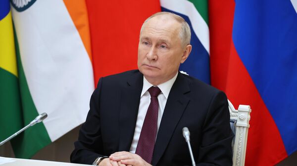 Le Préisdent russe Vladimir Poutine lors d'un sommet extraordinaire des BRICS sur le conflit israélo-palestinien, en visioconférence, le 21 novembre 2023 - Sputnik Afrique