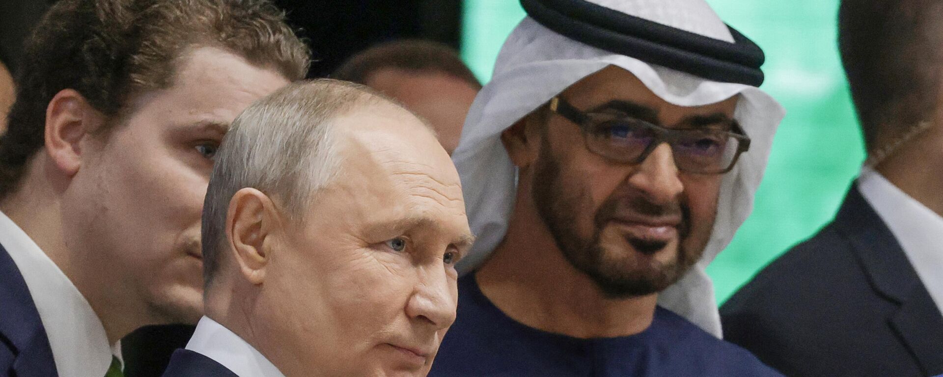Russian President Vladimir Putin and UAE President Sheikh Mohamed bin Zayed al-Nahyan tour the UAE pavilion at the Saint Petersburg International Economic Forum (SPIEF) in Saint Petersburg on June 16, 2023. - Sputnik Africa, 1920, 22.11.2023