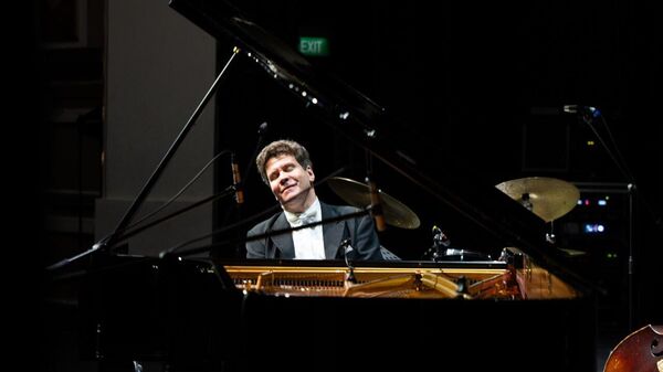 Russian pianist Denis Matsuev performs in Singapore - Sputnik Africa