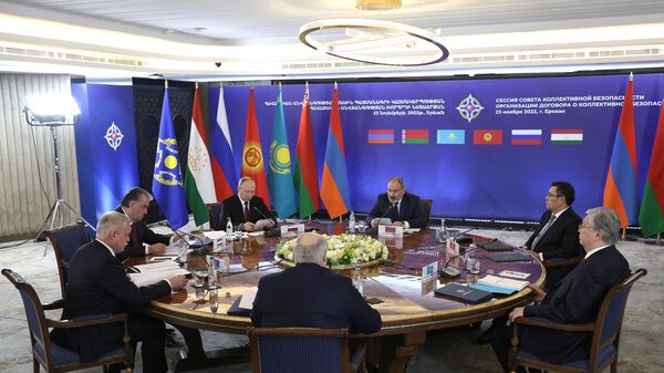 Le Président russe Vladimir Poutine prend part à une réunion du Conseil de sécurité collective de l'Organisation du traité de sécurité collective (OTSC) à la capitale arménienne, Erevan, le 23 novembre 2022 - Sputnik Afrique