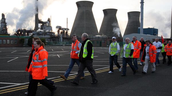  In this Sunday, April 27, 2008, file photo workers leave the INEOS refinery in Grangemouth, Scotland, Sunday April. 27, 2008. - Sputnik Africa