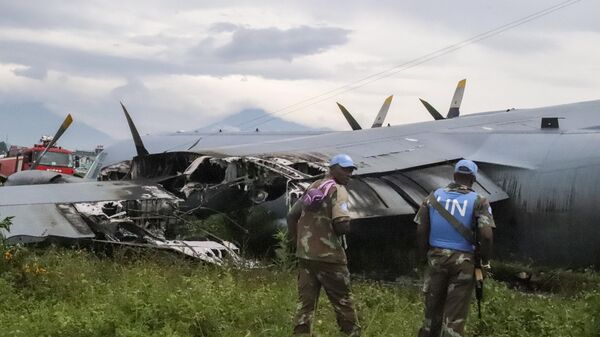 United Nations personnel attend the scene where a South African air force plane crash-landed and caught fire at the airport in Goma, eastern Congo Thursday, Jan. 9, 2020. - Sputnik Africa