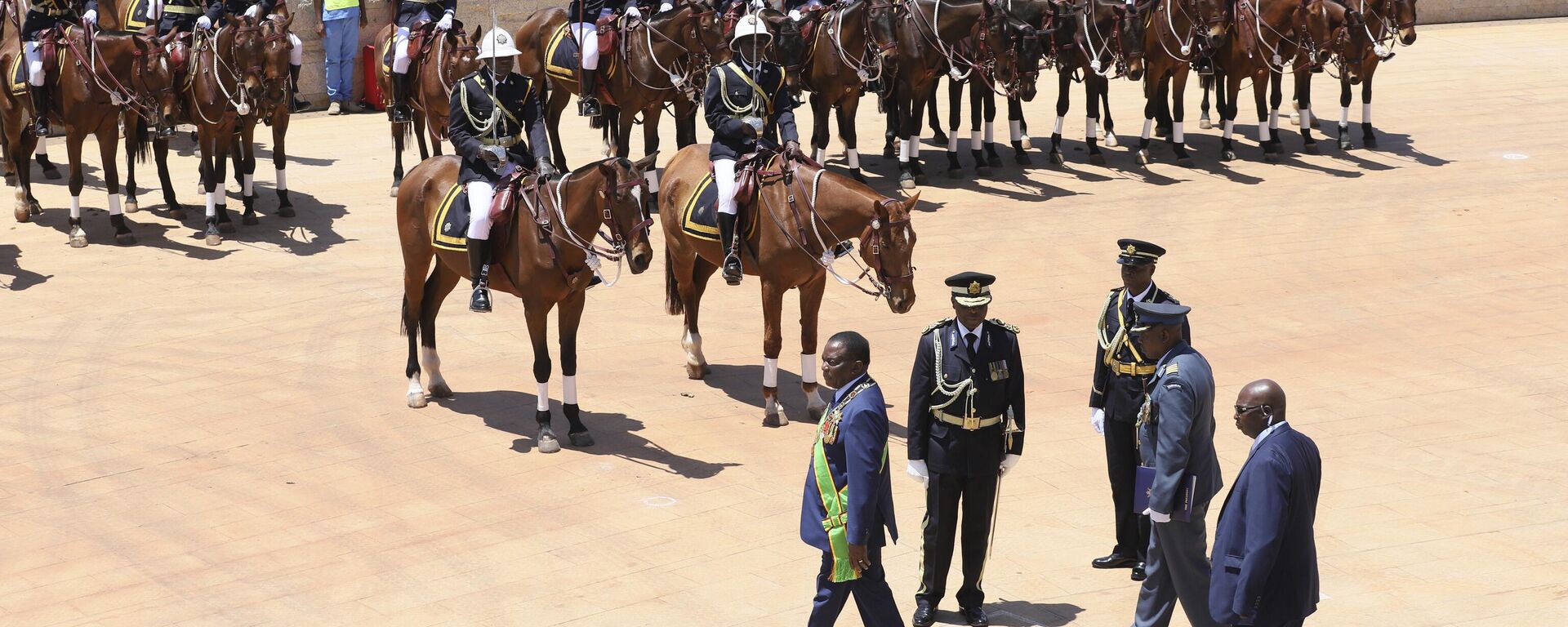 Zimbabwean President Emmerson Mnangagwa arrives for his State of the Nation address at the Parliament building on the outskirts of Harare, Tuesday, Oct 3, 2023. - Sputnik Africa, 1920, 23.11.2023