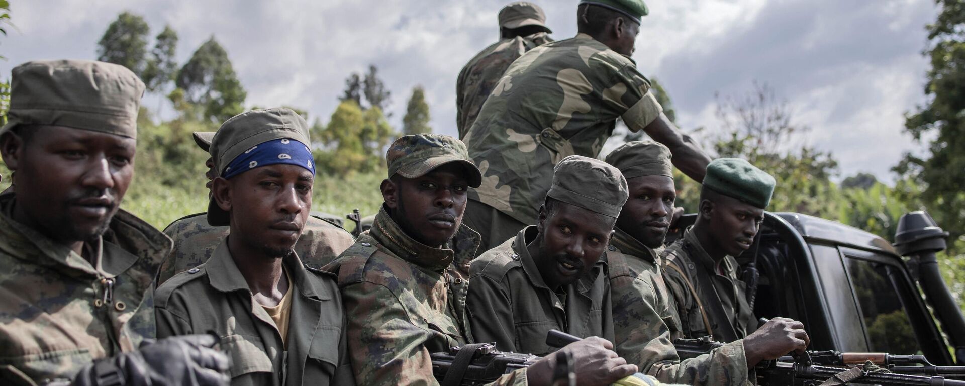 M23 soldiers leave Rumangabo camp after the meeting between EACRF officials and M23 rebels during the handover ceremony at Rumangabo camp in eastern Democratic Republic of Congo on January 6, 2023. - Sputnik Africa, 1920, 24.11.2023