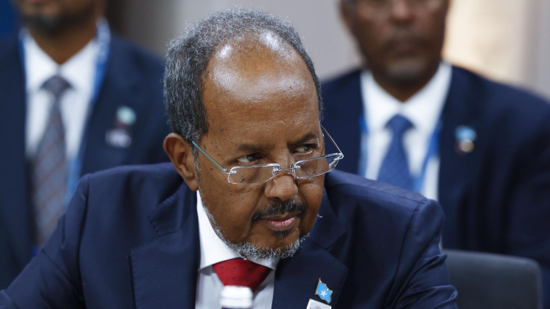 Somali president suspends PM's powers, accusing him of looting