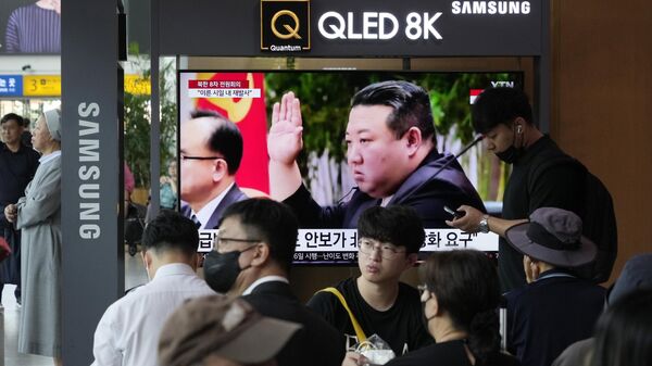 A TV screen shows an image of North Korean leader Kim Jong Un during a news program at the Seoul Railway Station in Seoul, South Korea, Monday, June 19, 2023.  - Sputnik Africa
