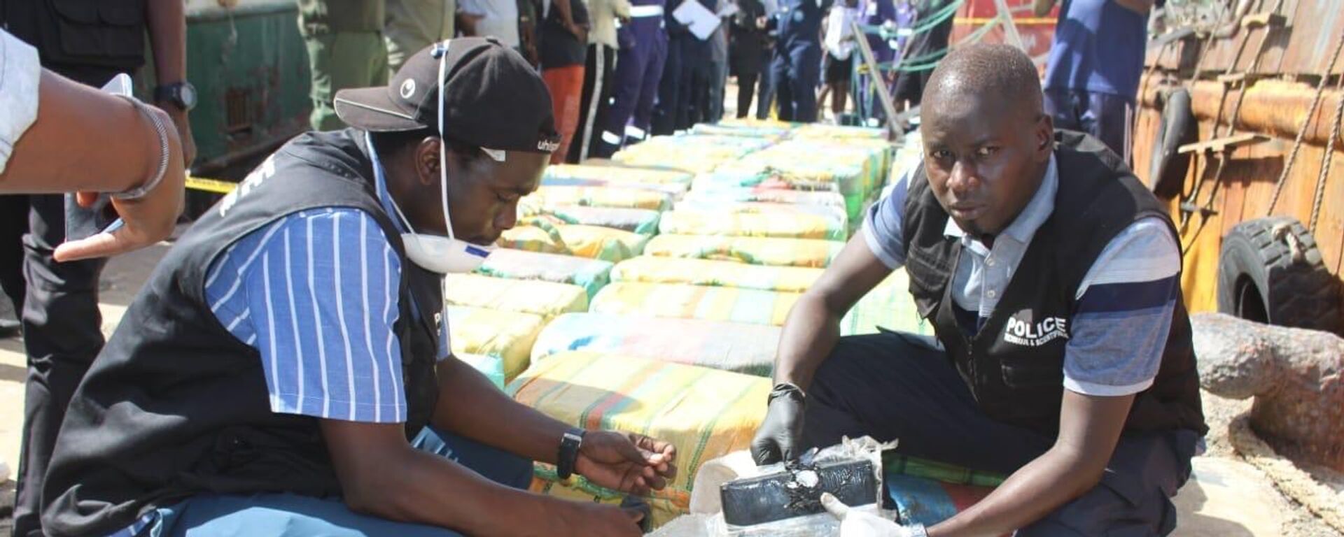 The Senegalese navy said Tuesday that it had seized three tonnes of pure cocaine off the coast of the capital city of Dakar — one of the largest seizures in the country's history, November 26-27, 2023 - Sputnik Africa, 1920, 29.11.2023
