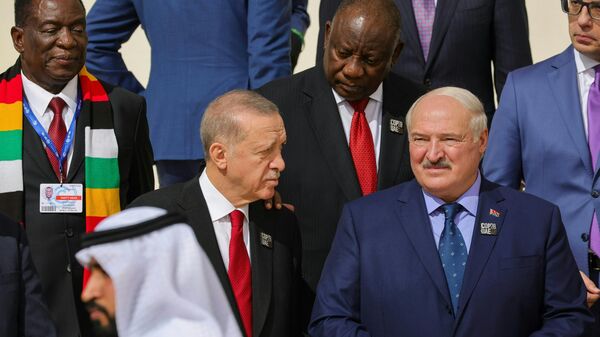 Belarus President Alexander Lukashenko listens to his Turkish counterpart Recep Tayyip Erdogan at the United Nations COP28 climate summit in Dubai. - Sputnik Africa