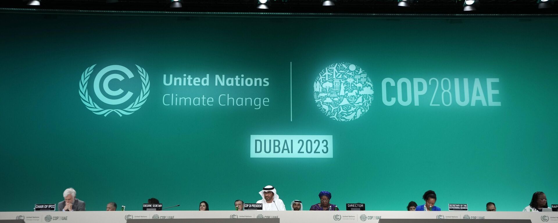 COP28 President Sultan al-Jaber, center, attends the opening session at the COP28 U.N. Climate Summit, Thursday, Nov. 30, 2023, in Dubai, United Arab Emirates. - Sputnik Africa, 1920, 01.12.2023