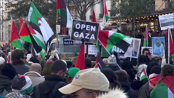 Manifestation de soutien aux Palestiniens de Gaza à Paris, le 2 décembre 2023  - Sputnik Afrique