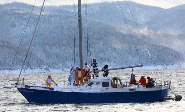 Members of the Skipper yacht club and their guests in carnival outfits are holding an event dedicated to the end of the 2023 yachting season and the upcoming New Year, on a cruising yacht in the waters of the Krasnoyarsk reservoir of the Yenisei River. - Sputnik Africa