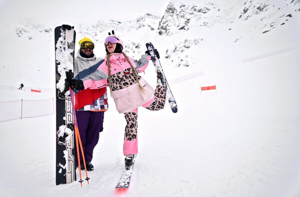 Vacationers on the ski lift of the Krasnaya Polyana ski resort in Sochi. - Sputnik Africa