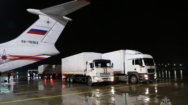 In this handout video grab released by Russia Emergencies Ministry on October 19, 2023, trucks of the Russian Emergency Situations Ministry carrying humanitarian aid for civilians in the Gaza Strip are seen near an Il-76 cargo plane before its transportation to El-Arish in Egypt, at the Ramenskoye airport near Moscow, Russia. - Sputnik Africa