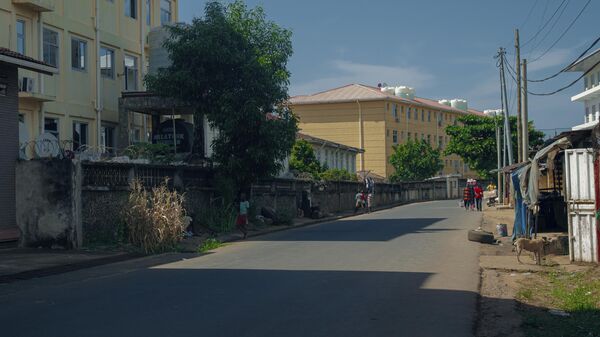 Poeple are seen on a street during a curfew Freetown, Sierra Leone, Sunday, Nov, 26, 2023.  - Sputnik Africa