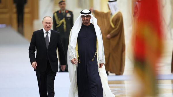December 6, 2023. Russian President Vladimir Putin and President of the United Arab Emirates (UAE) Sheikh Mohammed bin Zayed Al Nahyan (right) at the official welcoming ceremony at the Qasr Al Watan Palace in Abu Dhabi. - Sputnik Africa