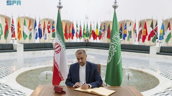 In this handout image released by the state-run Saudi Press Agency, Iranian Foreign Minister Hossein Amirabdollahian signs a register at the Saudi Foreign Ministry in Riyadh - Sputnik Africa