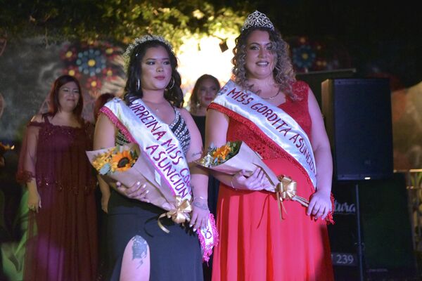 Paraguayan Macarena Rodriguez (R) poses with the runner up Liz Esquivel after being crowned queen of the Miss Gordita (Miss Chubby) beauty contest in Asuncion, on June 29, 2023. The show aims to fight discrimination against overweight people in Paraguay, where almost 60% are either overweight or obese.  - Sputnik Africa