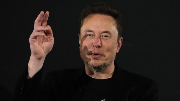Elon Musk, owner of social media platform X, gestures during an event with Britain's Prime Minister Rishi Sunak in London on Nov. 2, 2023. - Sputnik Africa
