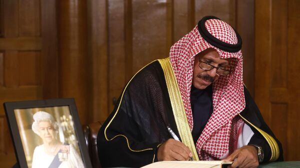 Emir of Kuwait, Sheikh Faisal Nawaf Al-Ahmad Al-Sabah signs a book of condolence at Church House in London, following the death of Queen Elizabeth II, Monday, Sept. 19, 2022. - Sputnik Africa