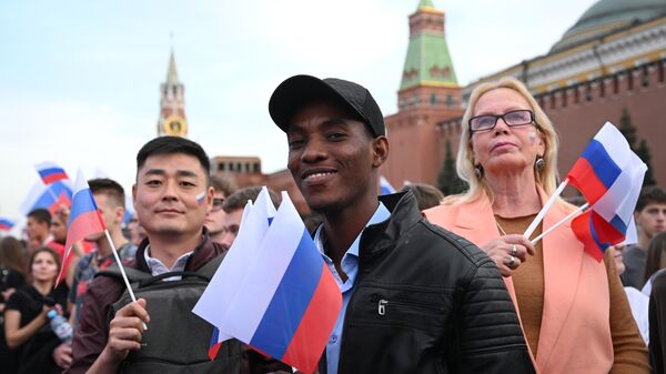 Spectators at the concert One country, one family, one Russia! on the Red Square in Moscow. - Sputnik Africa