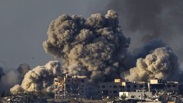 Smoke rises following an Israeli bombardment in the Gaza Strip, as seen from southern Israel - Sputnik Africa