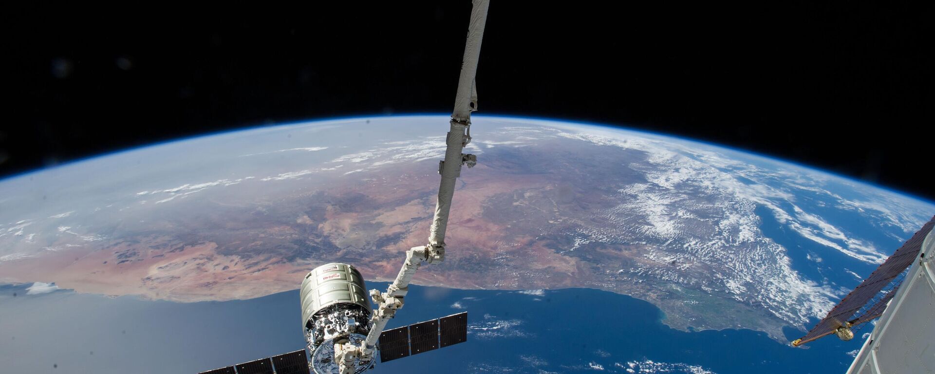 Canadarm2 Over South Africa (NASA, International Space Station, 08/15/14) - Sputnik Africa, 1920, 23.05.2024