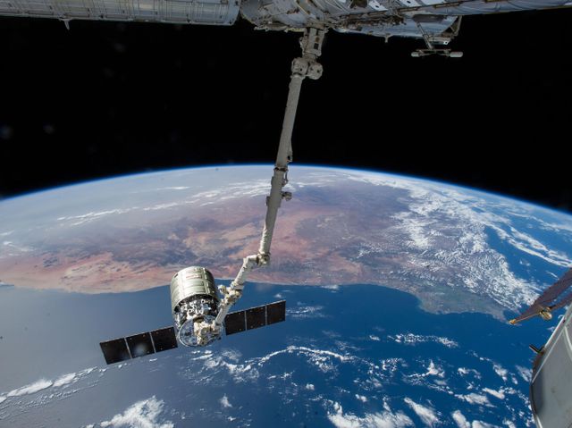 希少　大型本　From Semaphore to Satellite Tanzania Takes Big Step to Launch Its First Satellite - 18.12.2023