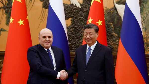 Mikhaïl Michoustine et Xi Jinping - Sputnik Afrique