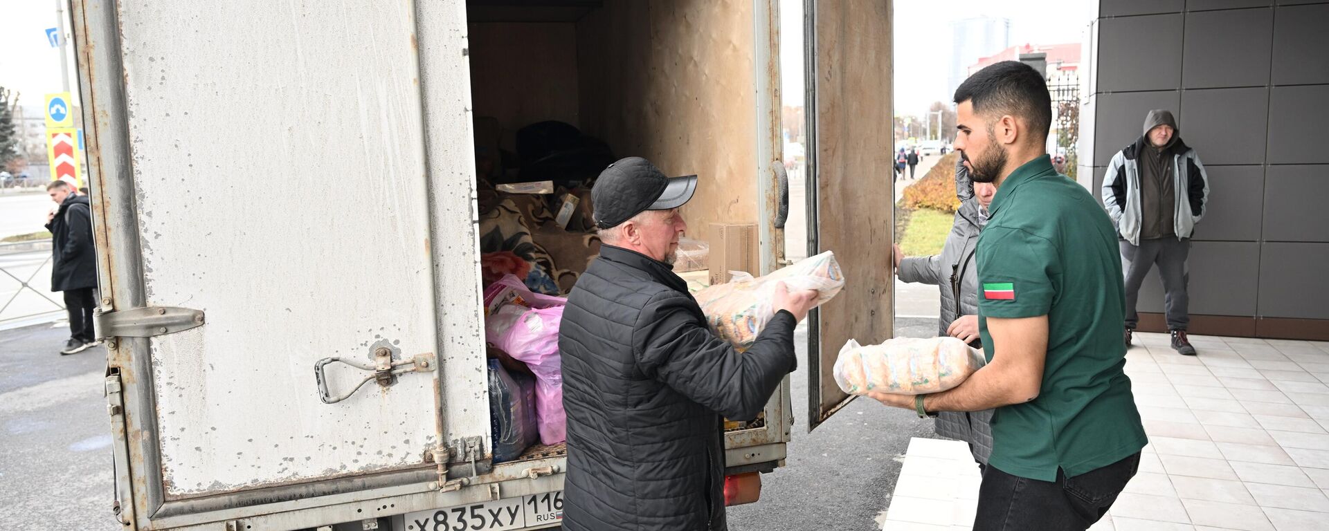 Collection of humanitarian aid in the Russian city of Kazan for Gazans - Sputnik Africa, 1920, 22.12.2023