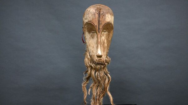 Extremely rare mask from the 19th century, belonging to a secret society of the Fang people in Gabon. - Sputnik Africa