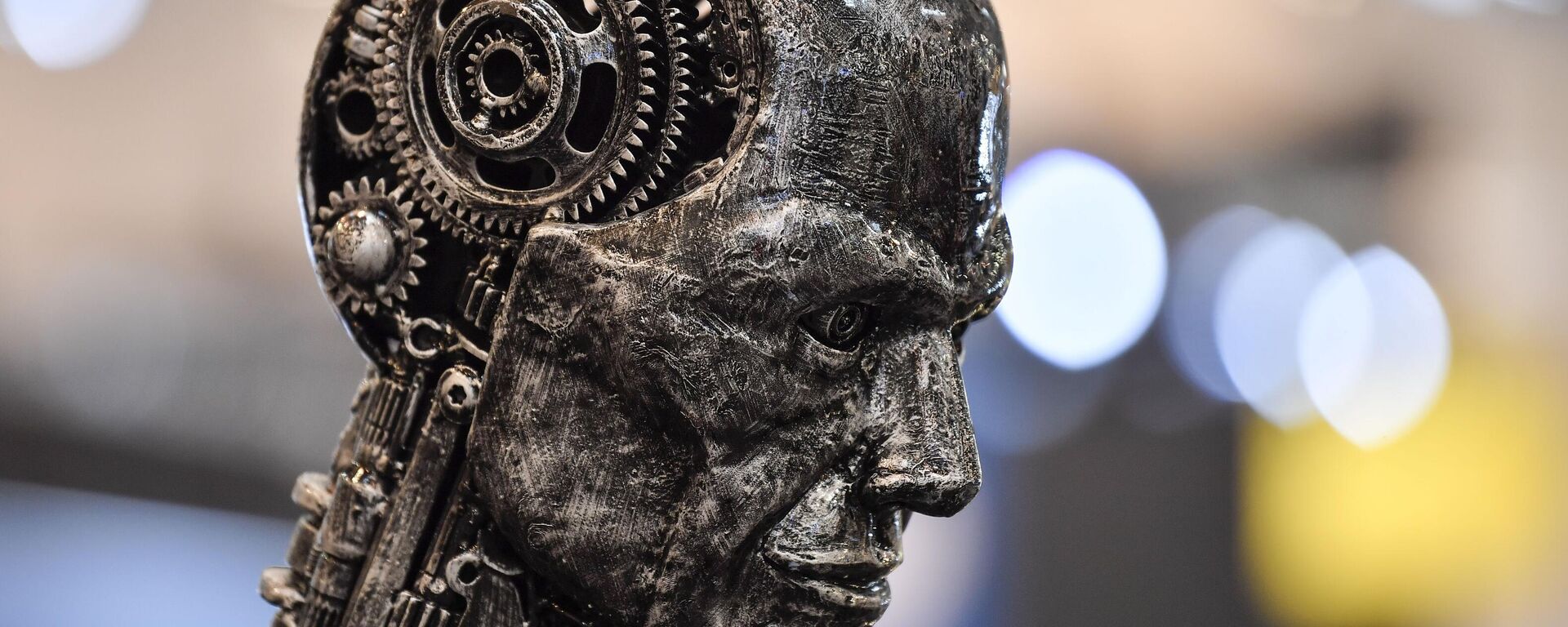 A metal head made of motor parts symbolizes artificial intelligence AI at the Essen Motor Show fair for tuning and motorsports in Essen, Germany, Friday, Nov. 29, 2019. - Sputnik Africa, 1920, 23.12.2023
