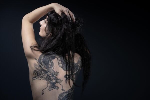 Lea, 25, a human resources manager, poses to show her tattoo during a photo session on February 24, 2020, in Paris. The 10th edition of the &quot;Mondial du Tatouage&quot; tattoo convention is held from March 13 to 15, 2020, in Paris.  - Sputnik Africa